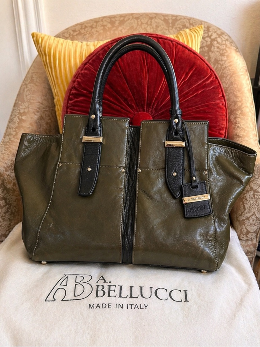 A Bellucci Made in Italy Genuine Leather Satchel Tote Olive Green Black Dust Bag